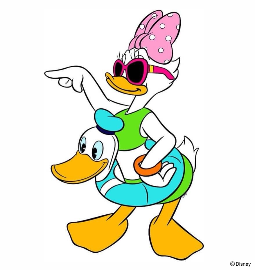 Dolly med badering og solbriller.