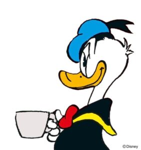 Donald holder en kaffekopp og smiler.